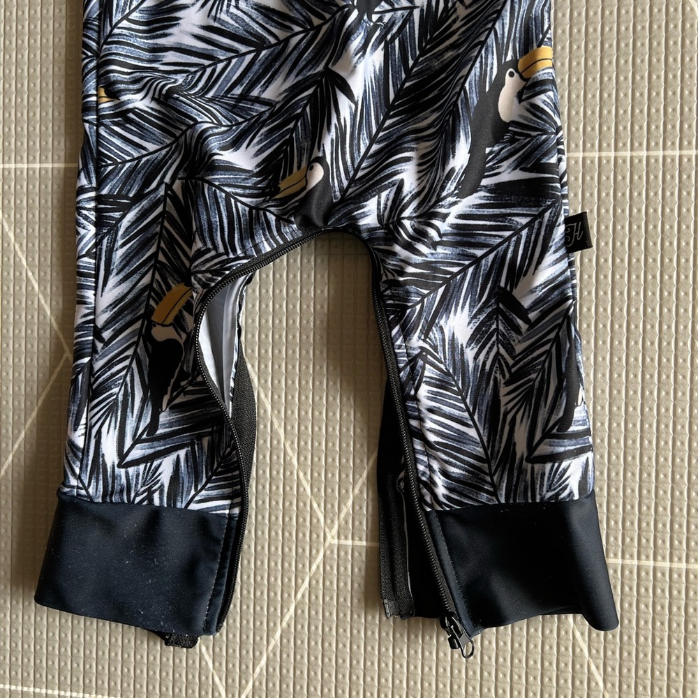 Honeysuckle Co rash guard swimsuit 6-12 months - Picture 3 of 5